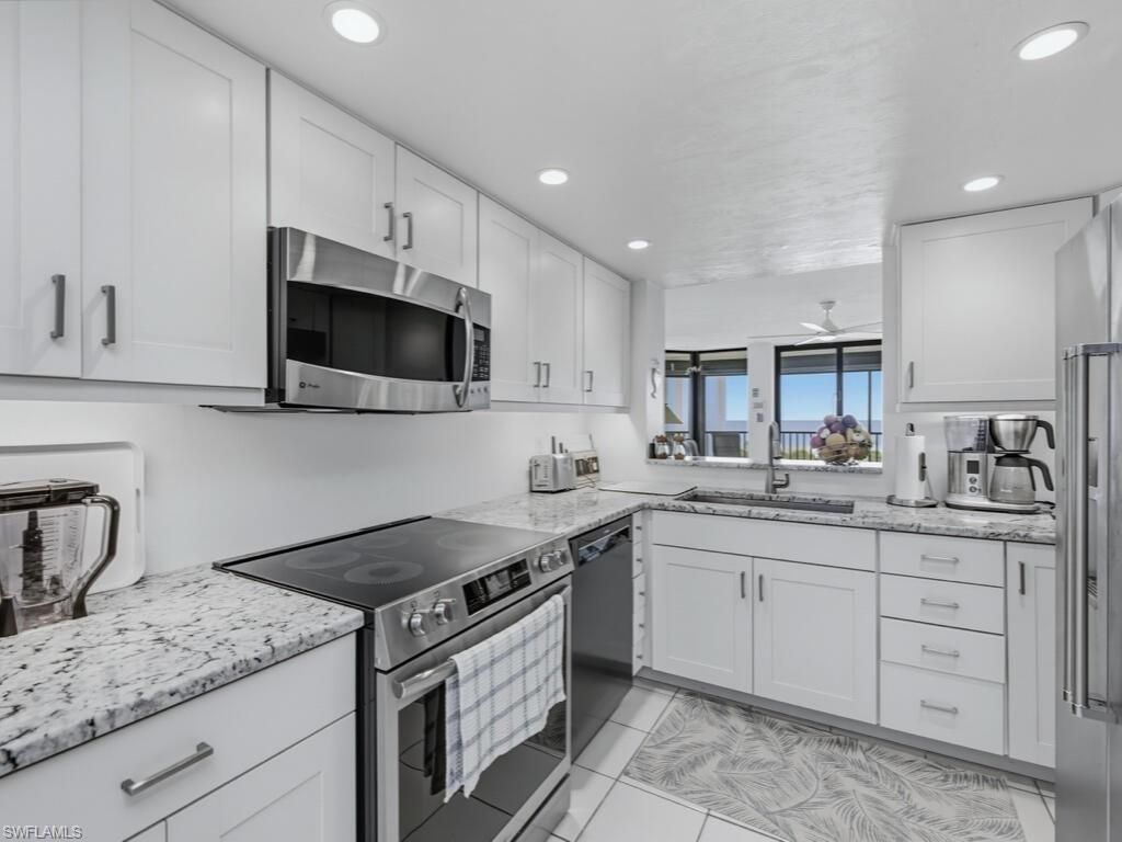 11030 Gulf Shore Dr, Unit 503, Naples, FL 34108 Photo