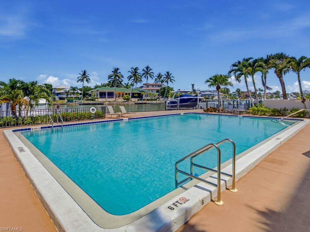 11030 Gulf Shore Dr, Unit 503, Naples, FL 34108 Photo