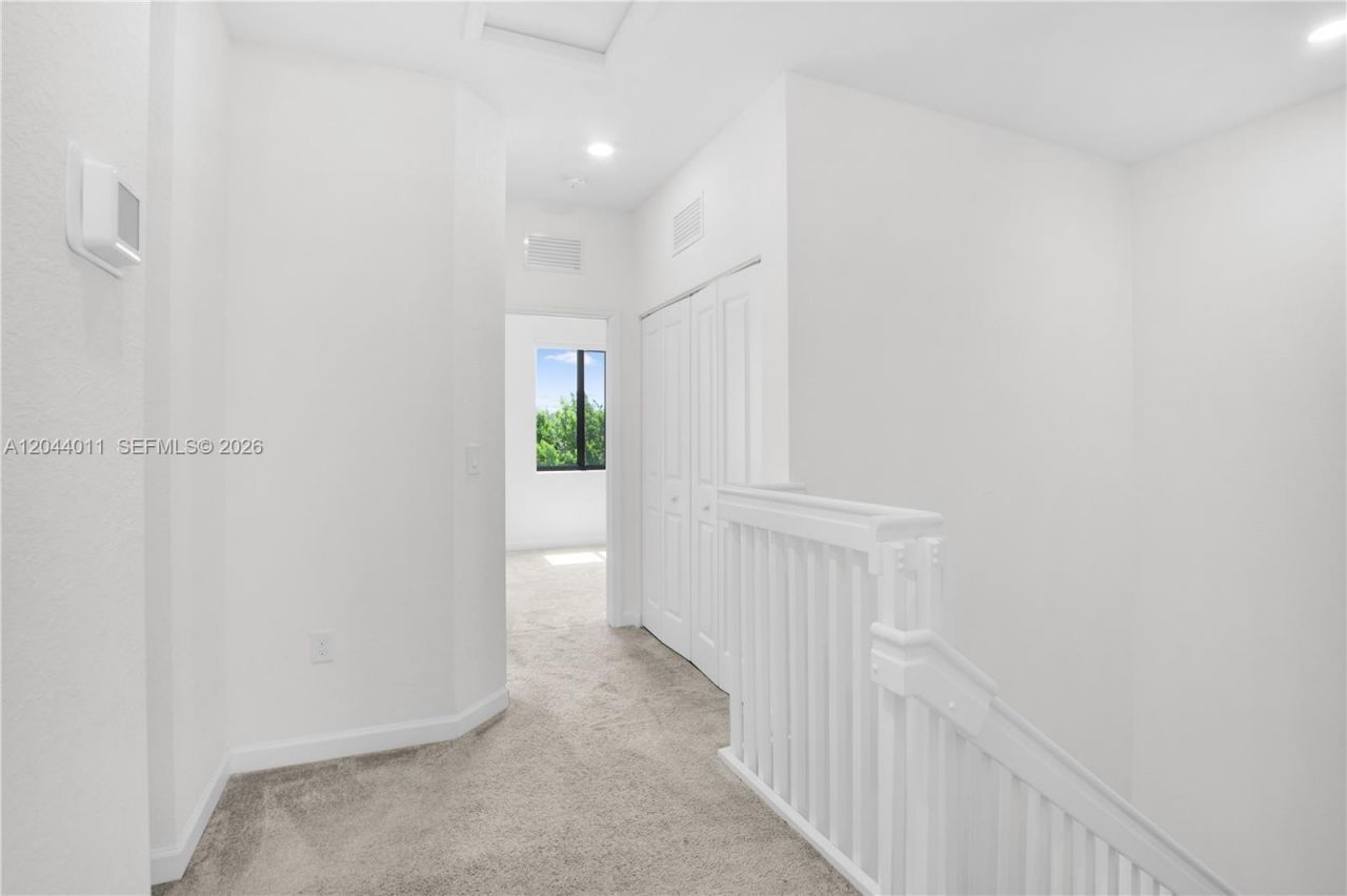 20610 NE 5th Pl , Miami, FL 33179 Photo