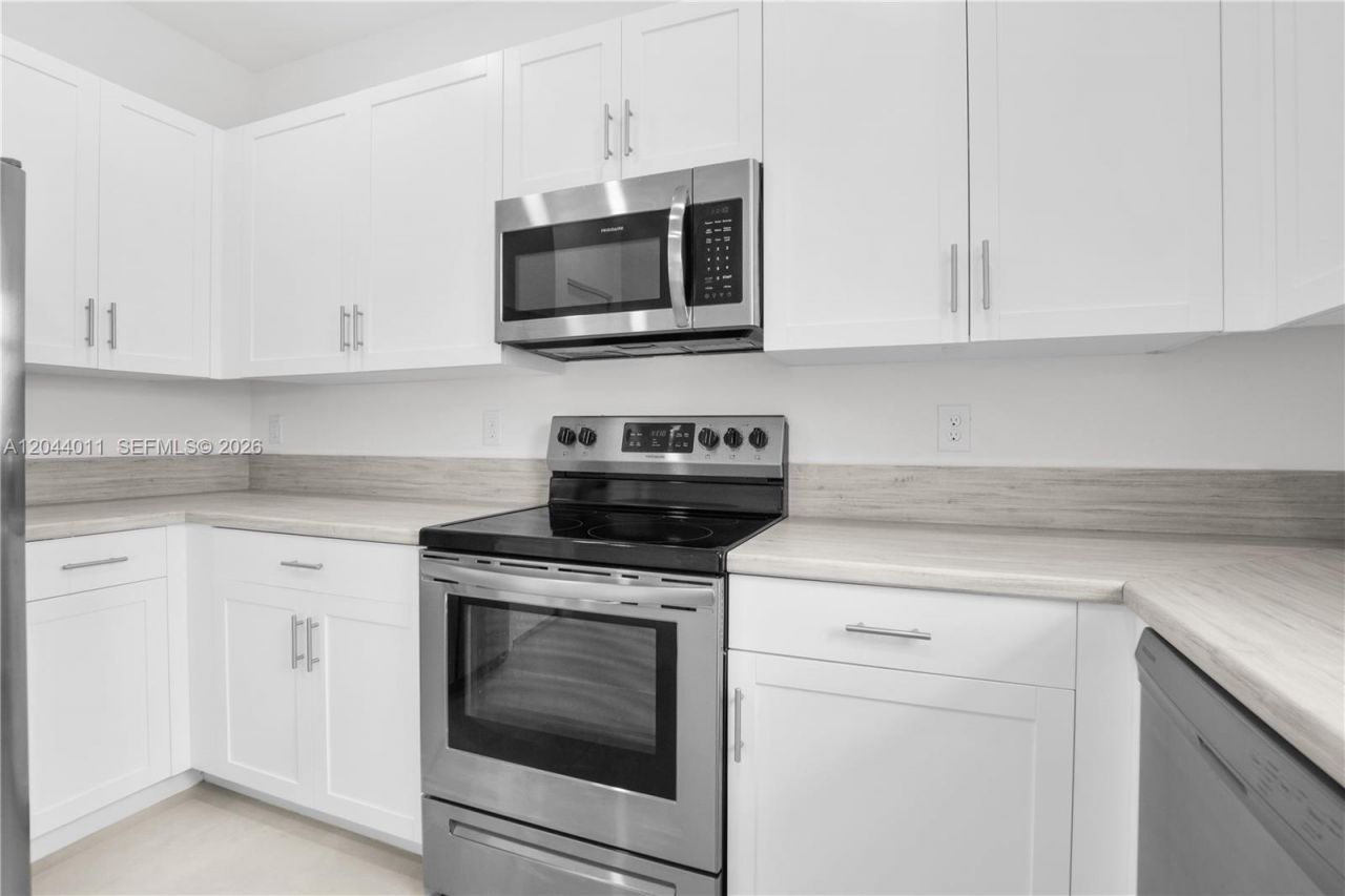 20610 NE 5th Pl , Miami, FL 33179 Photo