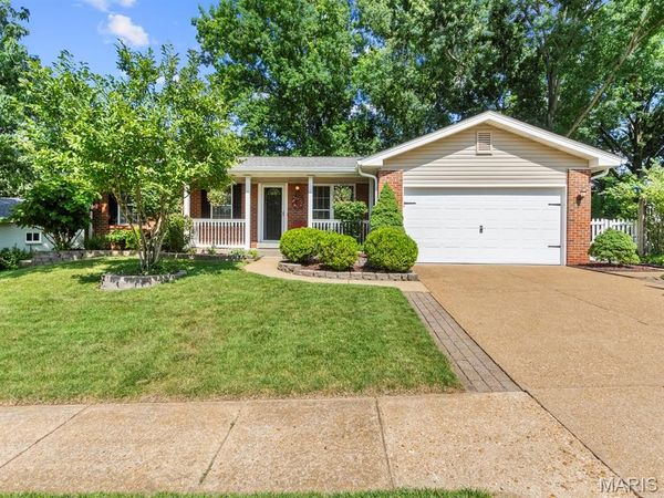 7042 Yellow Jacket Place, St Louis, MO 63129