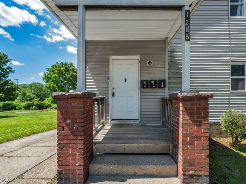 1288 Pondview Avenue, Akron, OH 44305 Photo 4