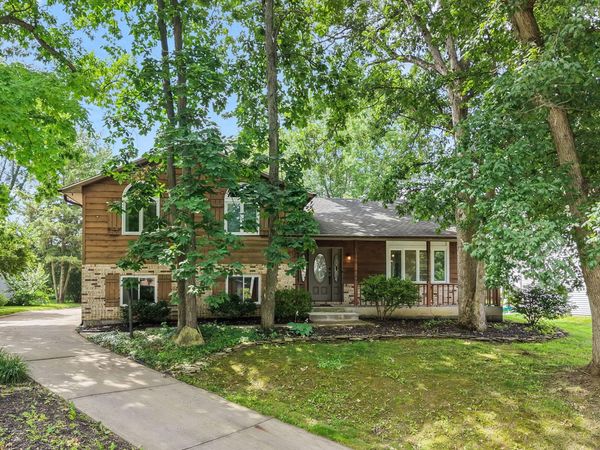 2341 Four Seasons Parkway , Crown Point, IN 46307