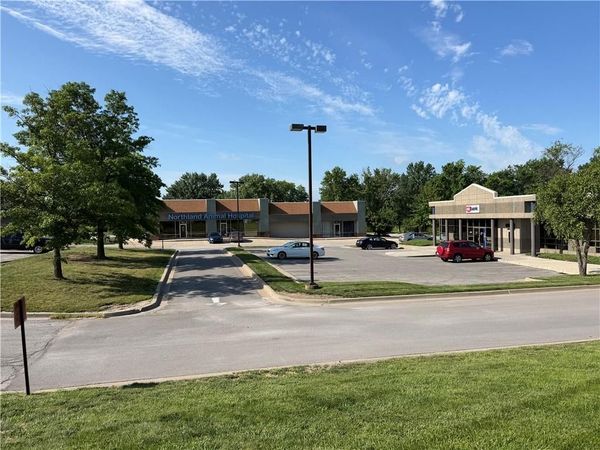 8351-8357 NW Barrybrooke Drive, Kansas City, MO 54151