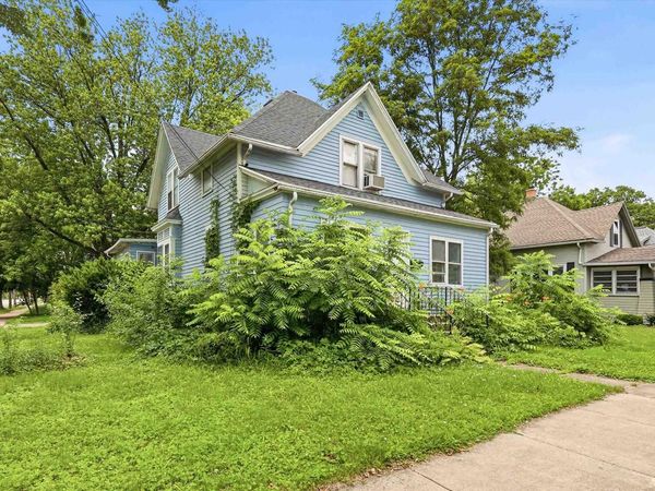 1103 N DIVISION STREET, Appleton, WI 54911