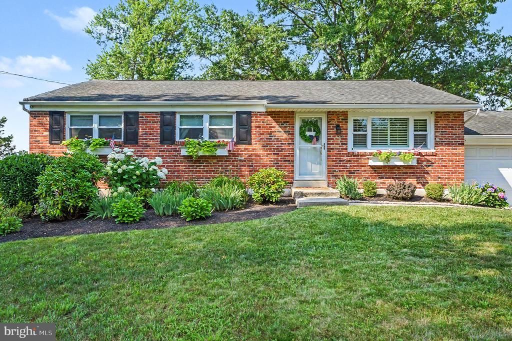 613 LISA ROAD , NORRISTOWN, PA 19401