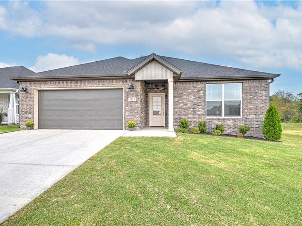 1911 Finnegan Street , Bentonville, AR 72713