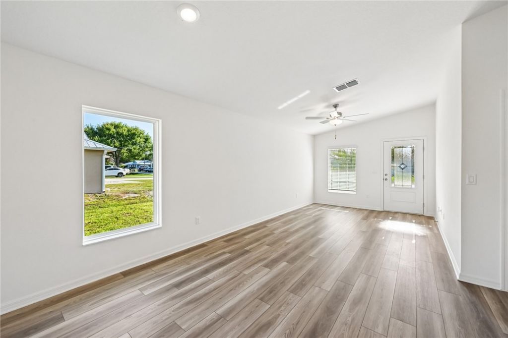 8565 104th Court , Vero Beach, FL 32967 Photo