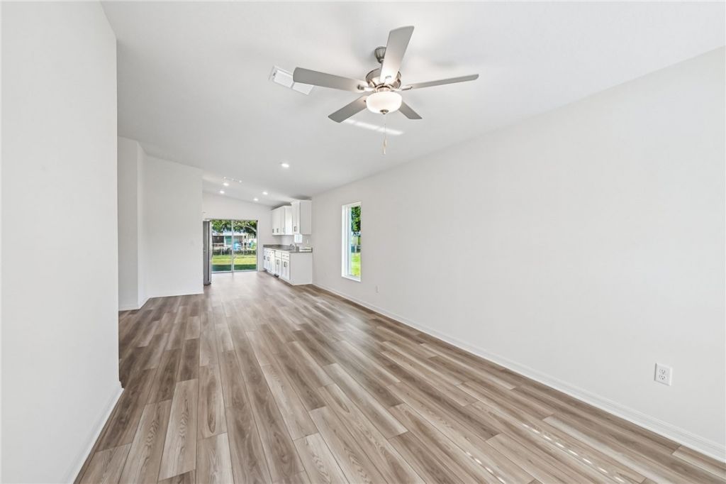 8565 104th Court , Vero Beach, FL 32967 Photo