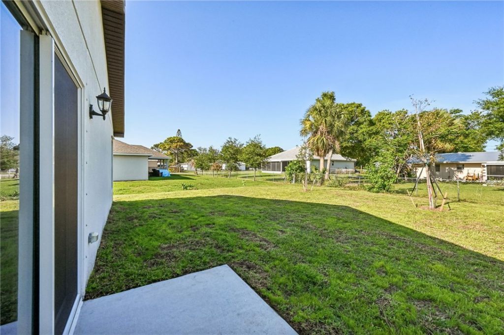 8565 104th Court , Vero Beach, FL 32967 Photo