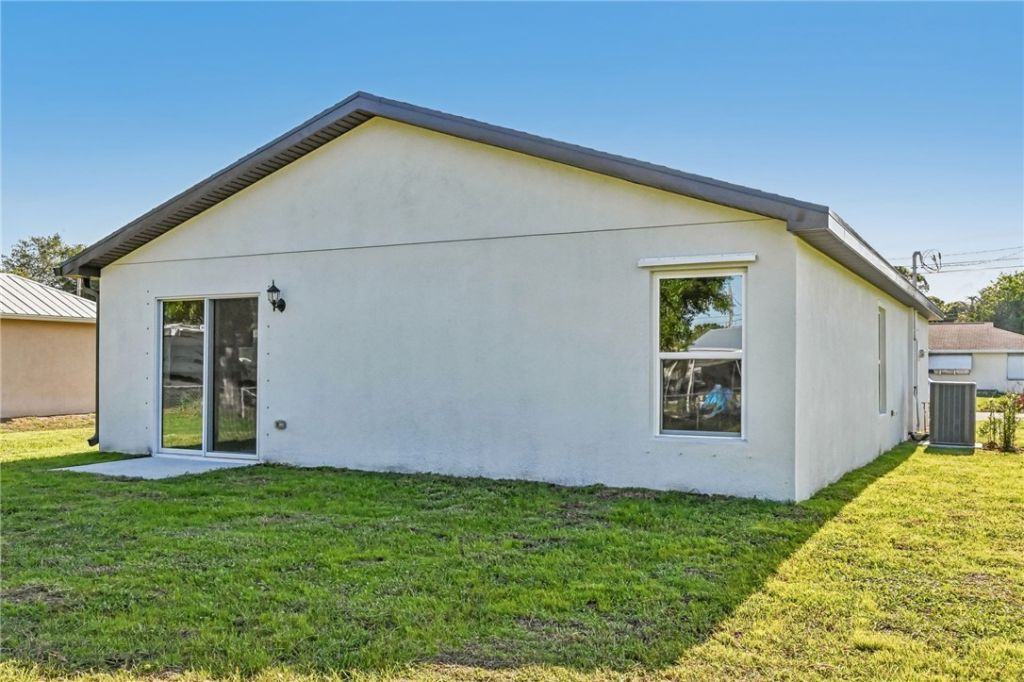 8565 104th Court , Vero Beach, FL 32967 Photo