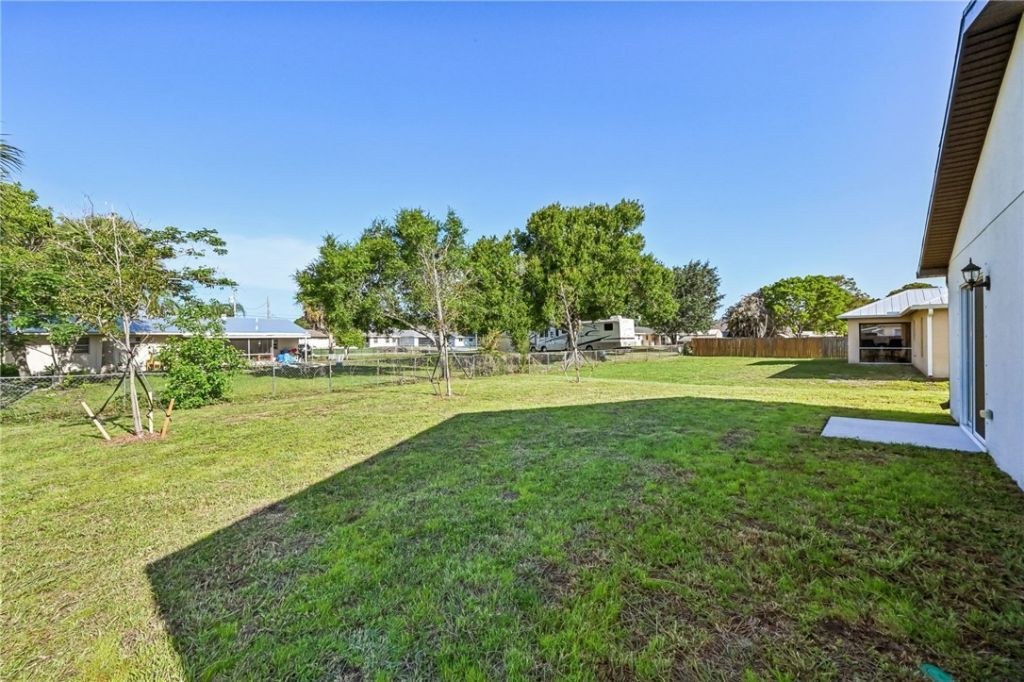 8565 104th Court , Vero Beach, FL 32967 Photo