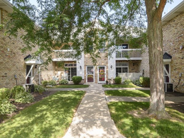 9181 S Aspen Dr, Unit 4, Oak Creek, WI 53154