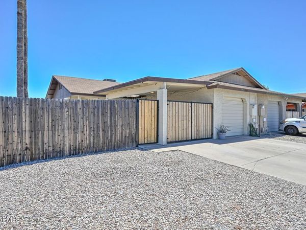 1261 E HARMONY Circle, Mesa, AZ 85204
