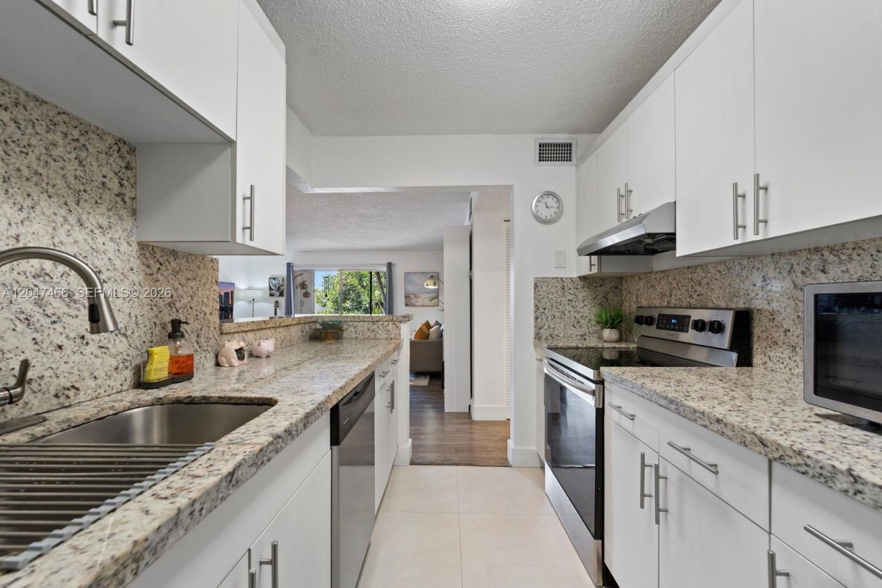 10381 N Kendall Dr , Unit M8, Miami, FL 33176 Photo