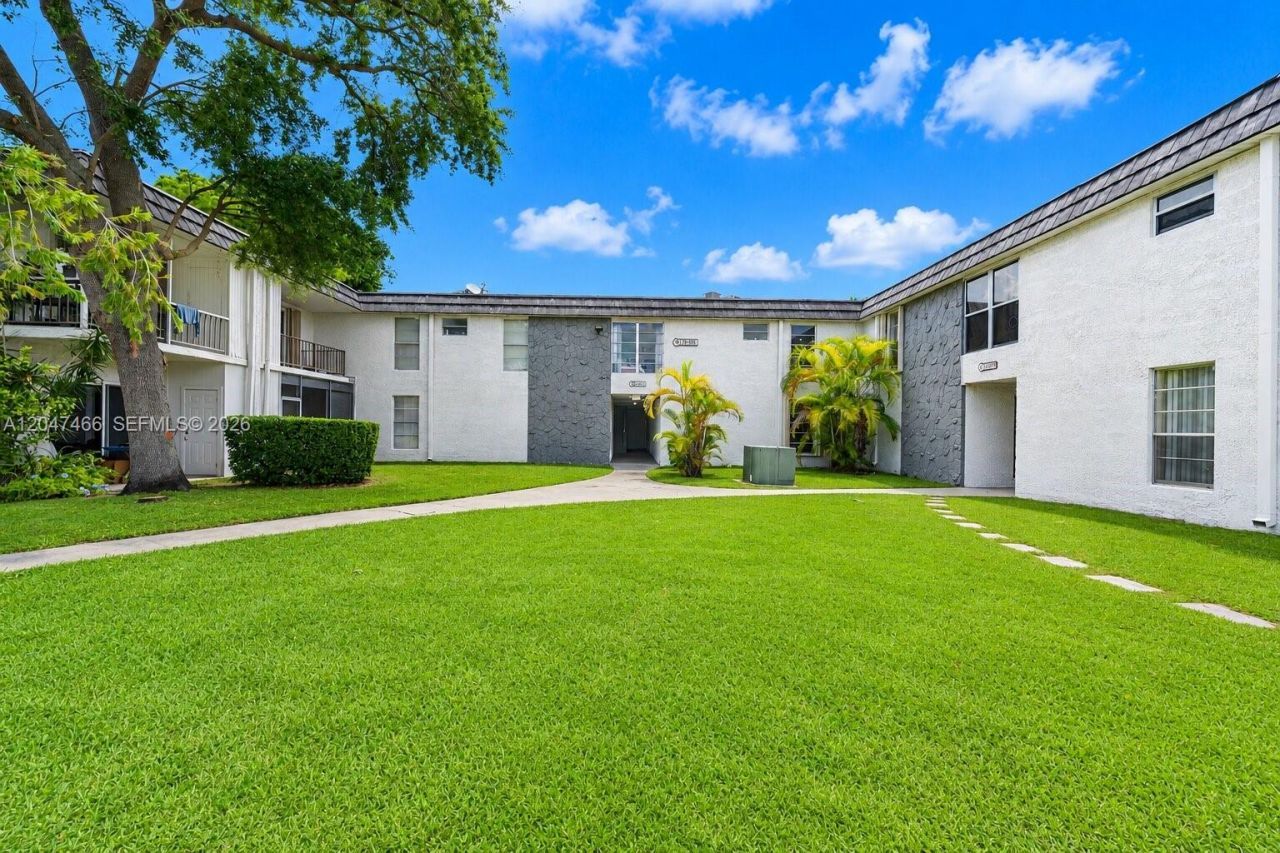 10381 N Kendall Dr , Unit M8, Miami, FL 33176 Photo