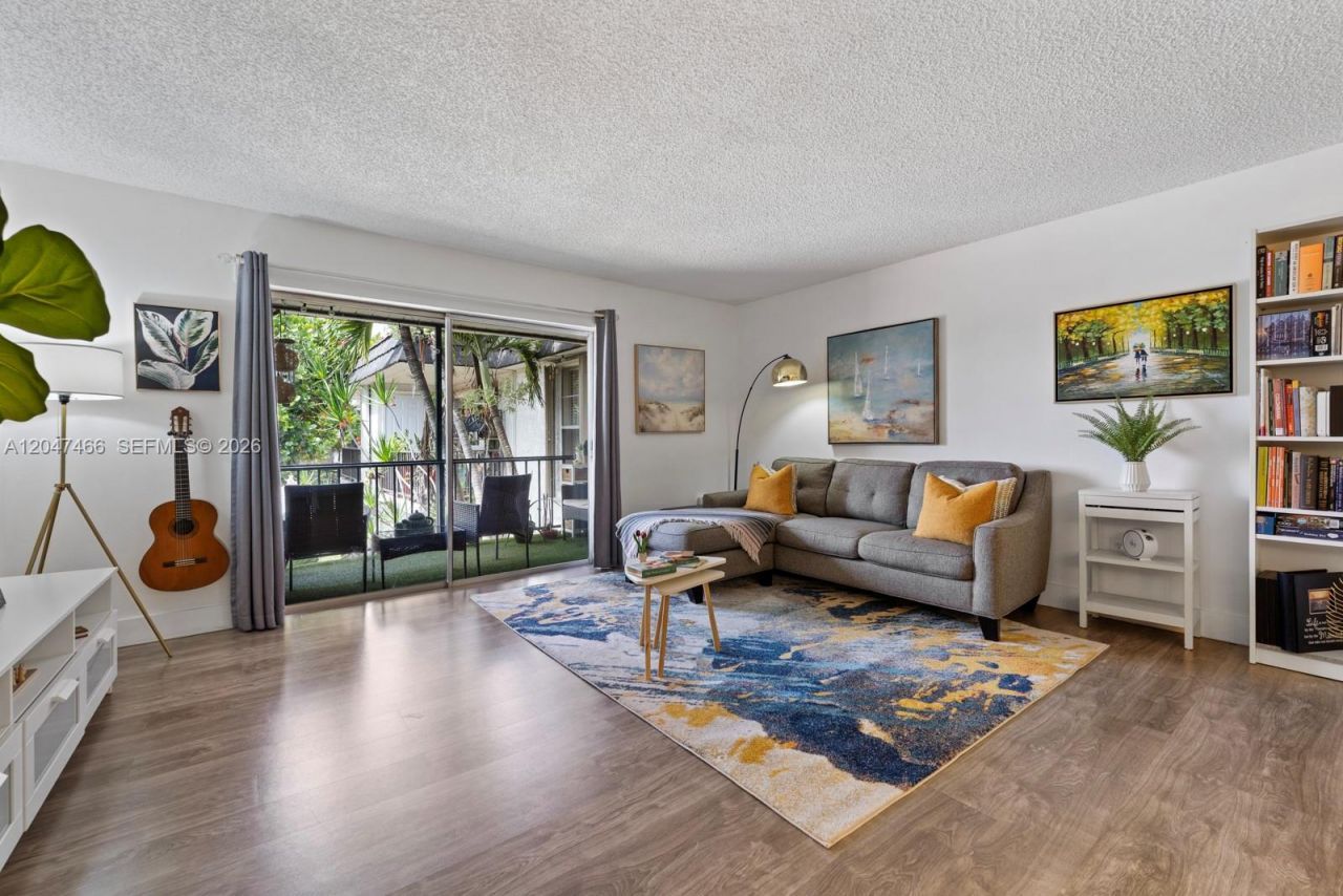 10381 N Kendall Dr , Unit M8, Miami, FL 33176 Photo