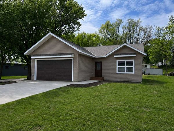 828 Spark Avenue, Albert Lea, MN 56007