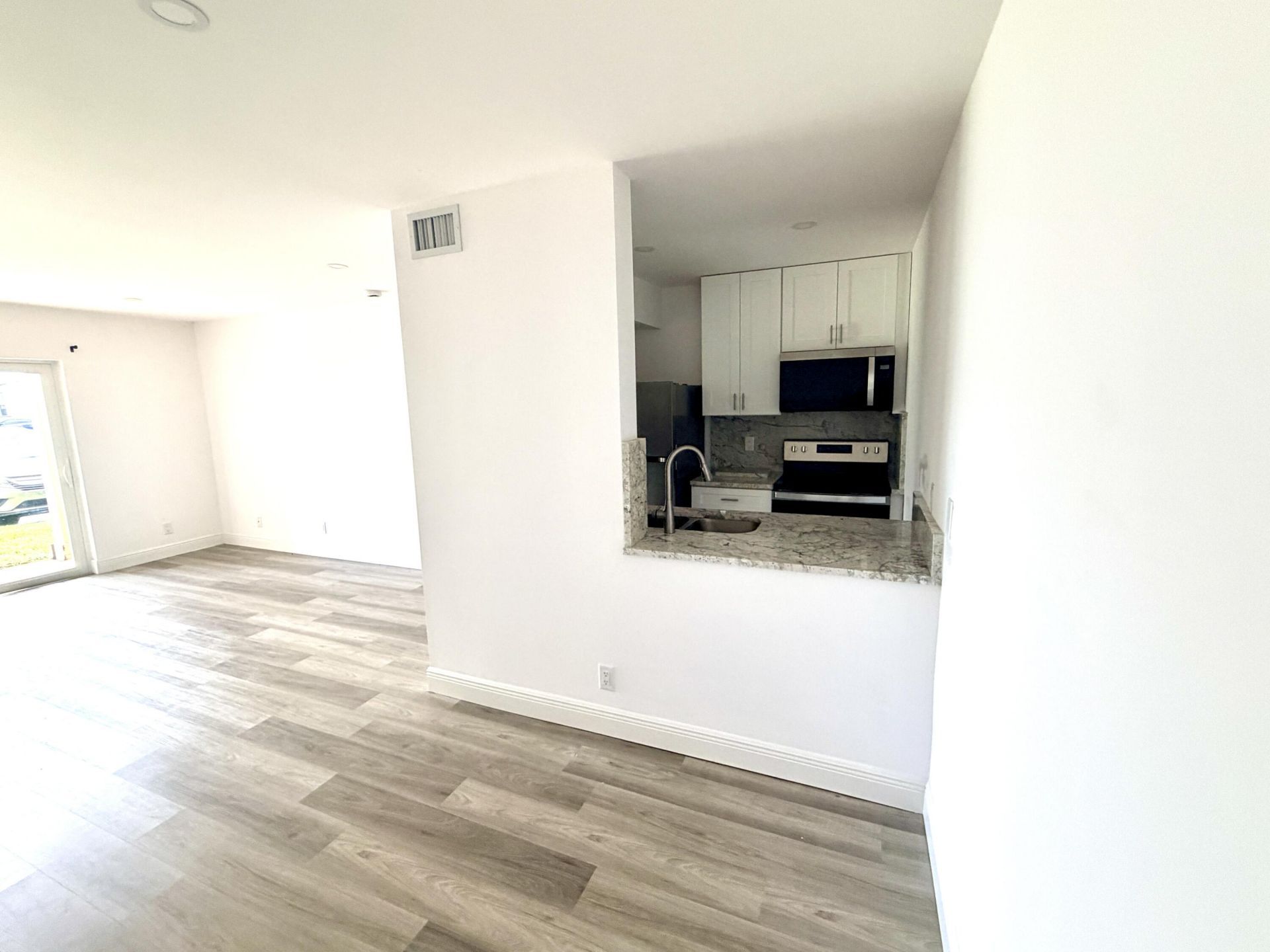 1766 Abbey Road, Unit 105, West Palm Beach, FL 33415 Photo