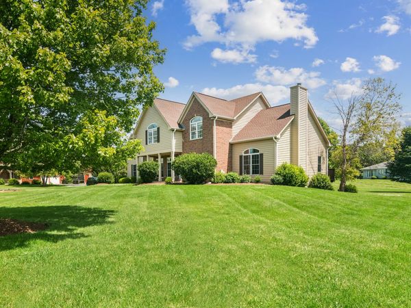 175 Clover Hill Lane , North Barrington, IL 60010