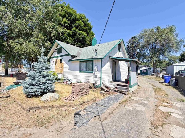 6702 N Crestline St, Spokane, WA 99207