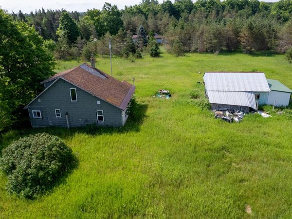 6809 Pleasantview Road, Levering, MI 49755