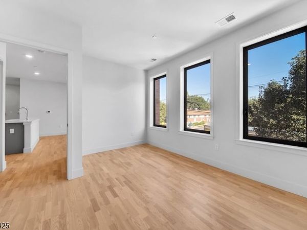 1037 Amboy Ave, Unit 304, Edison, NJ 08837