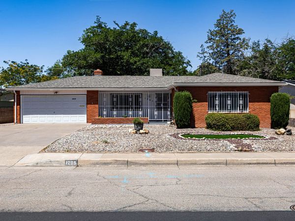 1205 Espanola Street NE, Albuquerque, NM 87110