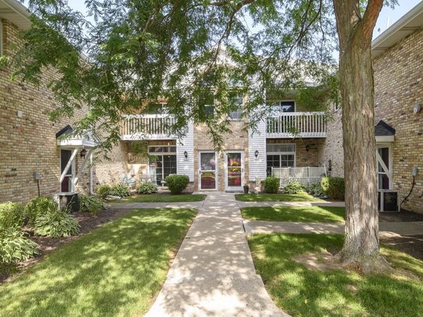 9181 S Aspen DRIVE, Unit 4, Oak Creek, WI 53154