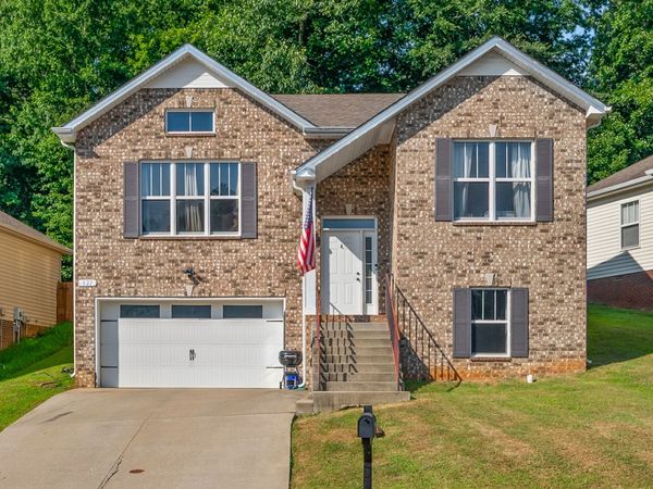 627 Hidden Valley Dr , Clarksville, TN 37040