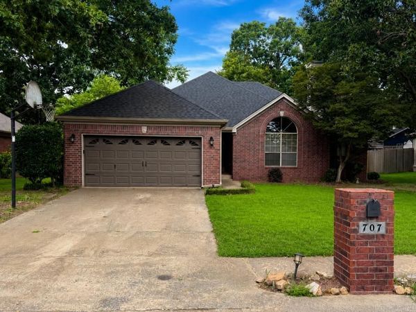 707 Indian Bay Dr, Sherwood, AR 72120