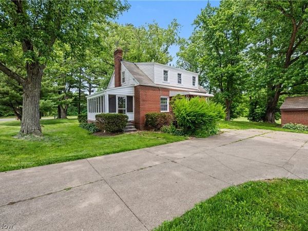 1808 W Comet Road , New Franklin, OH 44614