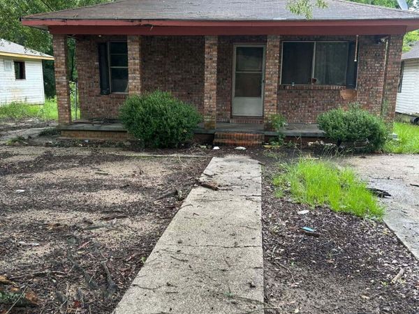 1107 Drive Martin Luther King Ave., Laurel, MS 39440