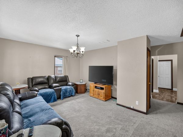 204 S 8th Avenue, Winterset, IA 50273