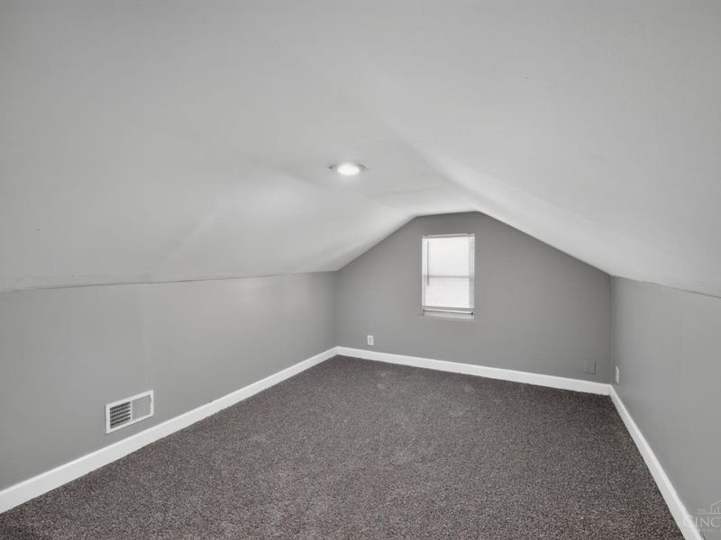 1723 Ashbrook Drive, Cincinnati, OH 45238 Photo 4