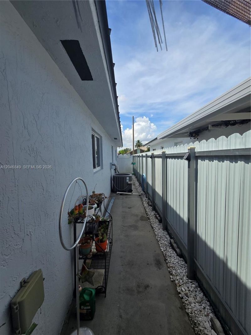 2727 W 70th St , Hialeah, FL 33016 Photo