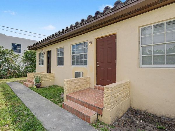 1021 SW 3rd St , Unit 6, Miami, FL 33130