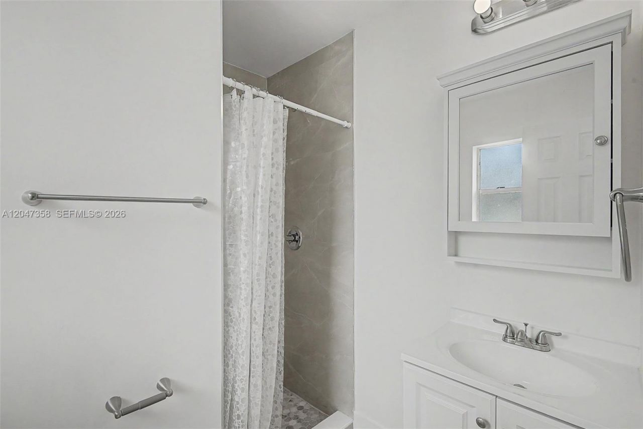 1021 SW 3rd St , Unit 6, Miami, FL 33130 Photo