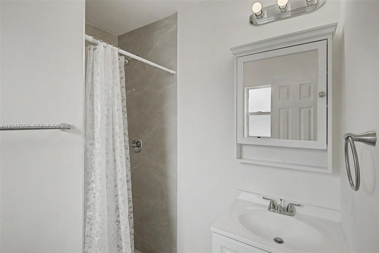 1021 SW 3rd St , Unit 6, Miami, FL 33130 Photo