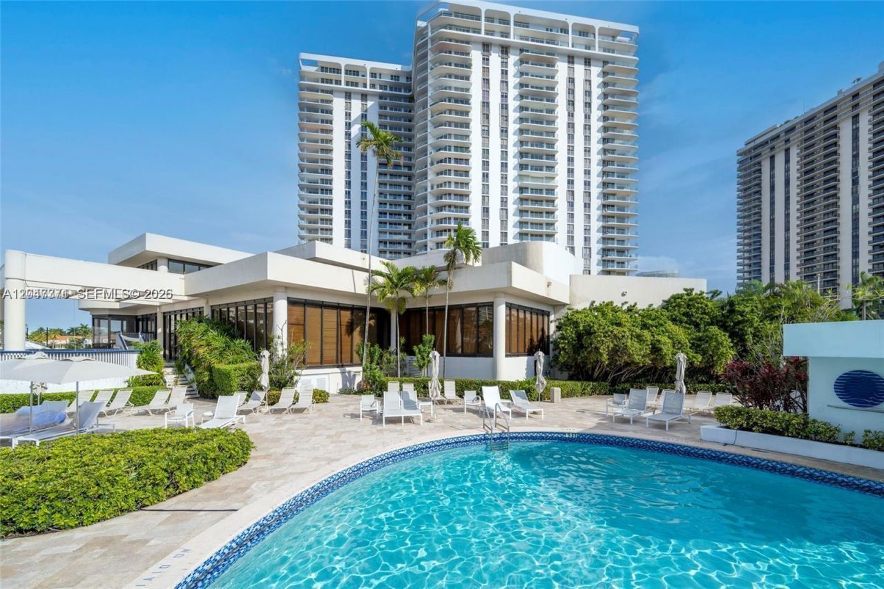 19707 Turnberry Way , Unit 16G, Aventura, FL 33180 Photo