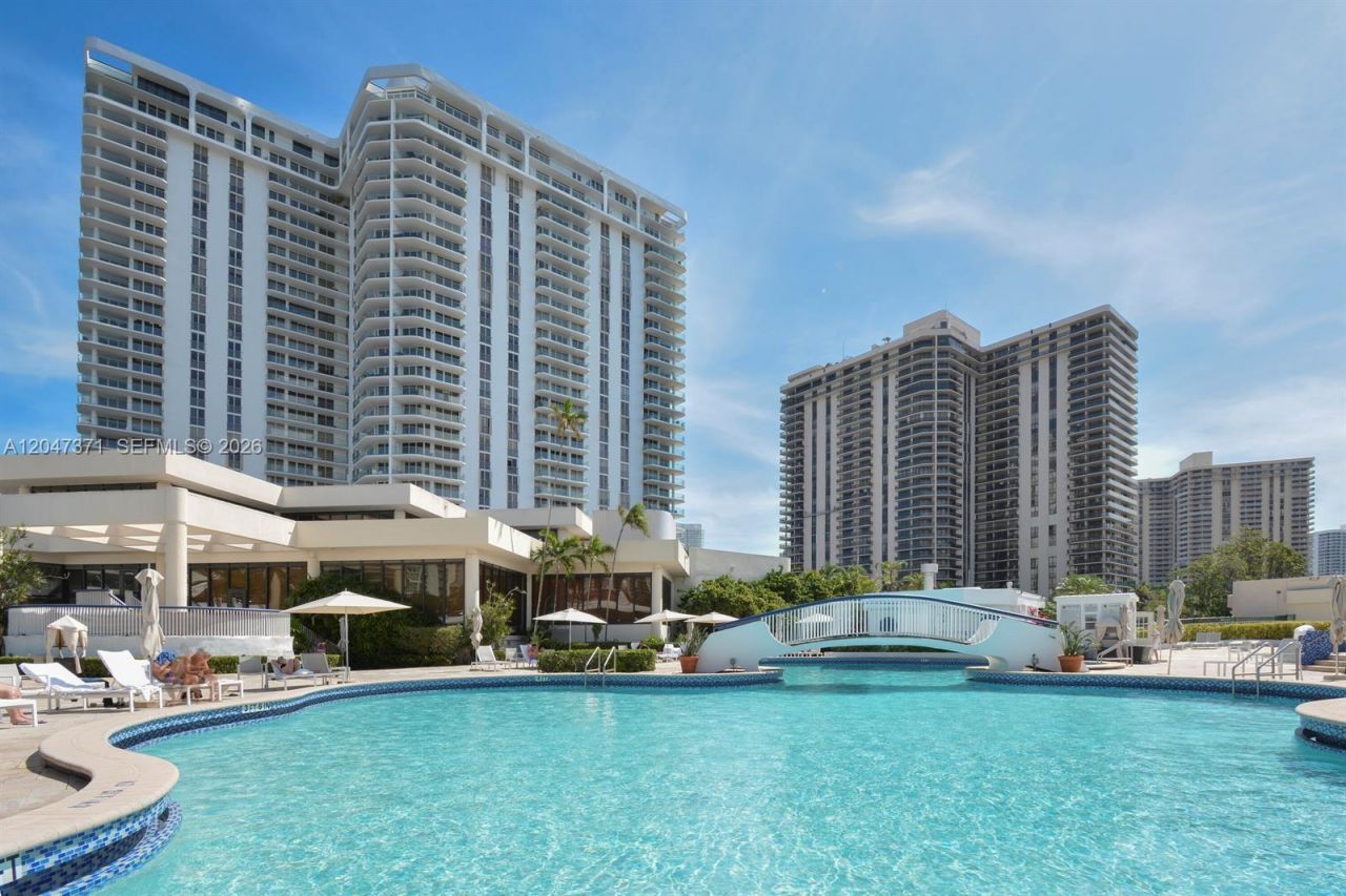 19707 Turnberry Way , Unit 16G, Aventura, FL 33180 Photo