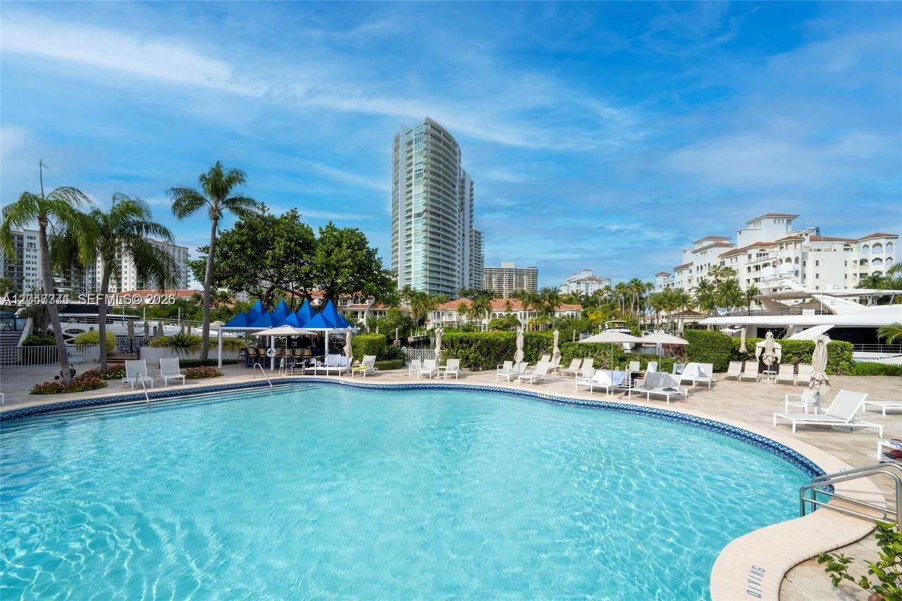 19707 Turnberry Way , Unit 16G, Aventura, FL 33180 Photo