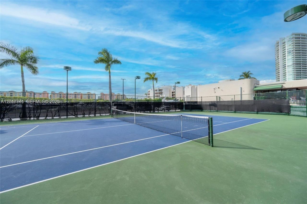 19707 Turnberry Way , Unit 16G, Aventura, FL 33180 Photo
