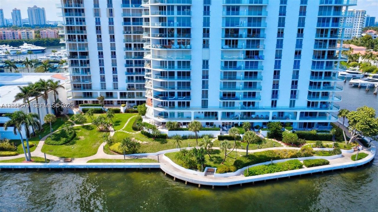 19707 Turnberry Way , Unit 16G, Aventura, FL 33180 Photo