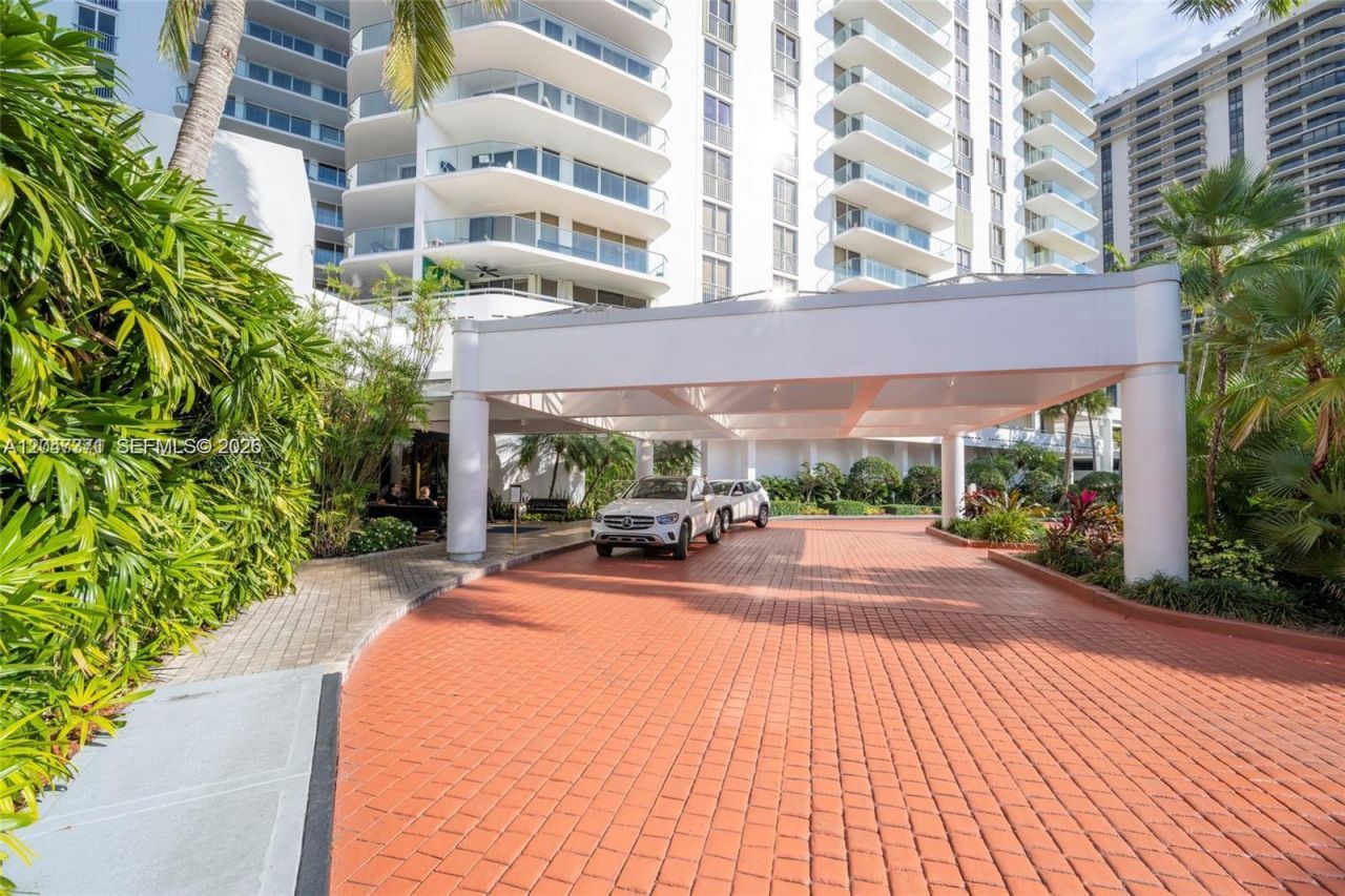 19707 Turnberry Way , Unit 16G, Aventura, FL 33180 Photo