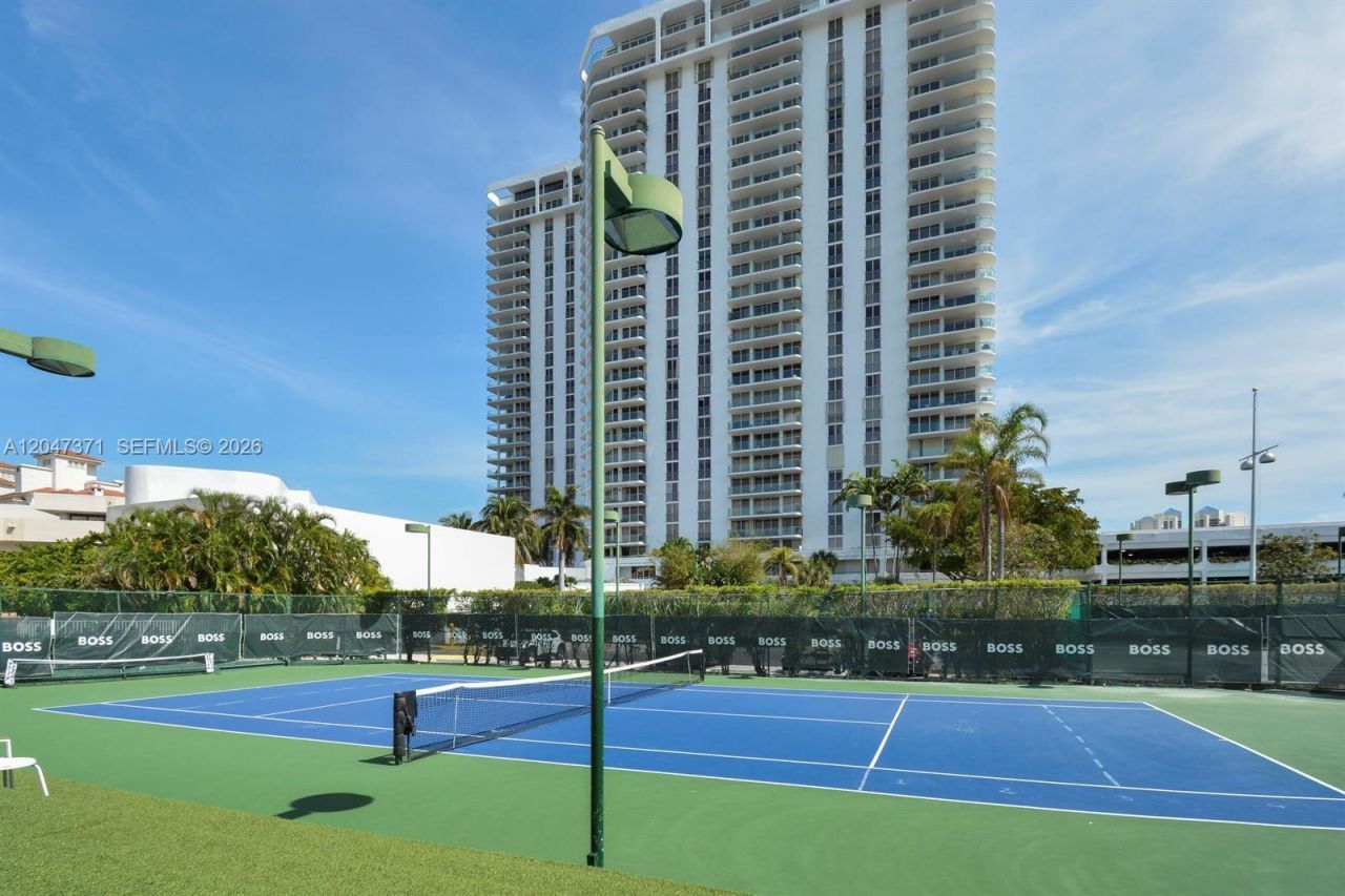 19707 Turnberry Way , Unit 16G, Aventura, FL 33180 Photo