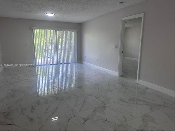 5011 Wiles Rd, Unit 207, Coconut Creek, FL 33073