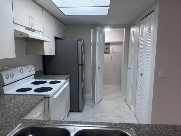 5011 Wiles Rd, Unit 207, Coconut Creek, FL 33073