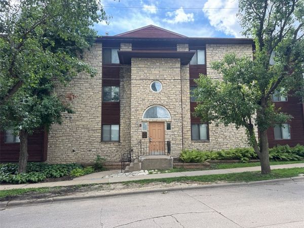25 Lincoln Avenue , Unit 13, Iowa City, IA 52246