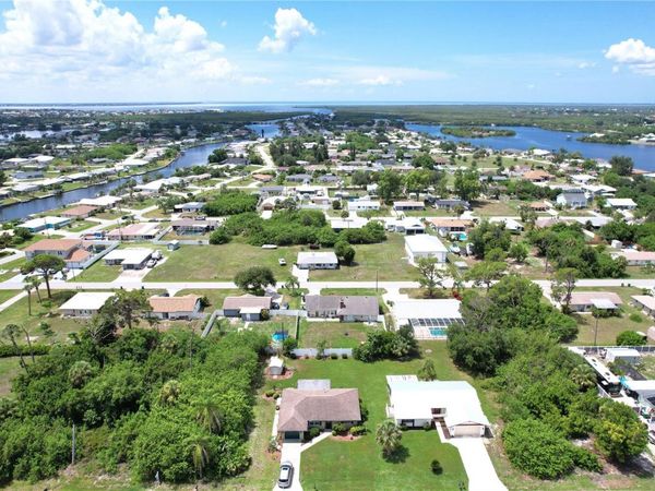 515 MERIDAN AVENUE NW, PORT CHARLOTTE, FL 33952
